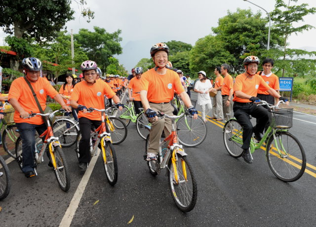 江揆鼓勵年輕人騎單車認識臺灣 　共1張