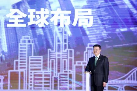 2025年7月15日行政院長卓榮泰出席「壯大資產管理，迎向黃金年代」高峰論壇 　共4張