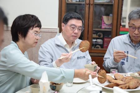 2026年4月18日行政院長卓榮泰體驗在地優質豬肉美食 　共8張