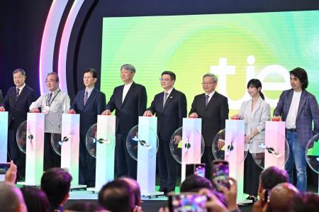 2024年10月17日行政院長卓榮泰出席「2024台灣創新技術博覽會」開幕典禮。　共10張