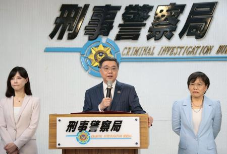 2026年6月22日行政院長卓榮泰出席「115年主題式打詐－淨流專案」查緝成果記者會 　共8張