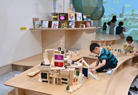 2025年5月24日行政院長卓榮泰出席「國家兒童未來館」願景館開幕典禮_9　共10張
