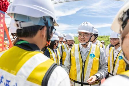 2025年5月16日行政院長卓榮泰出席新竹海水淡化廠開工典禮_7 　共8張