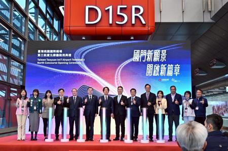 2025年12月25日行政院長卓榮泰出席「臺灣桃園國際機場第三航站區主體航廈工程—北登機廊廳」啟用典禮　共7張
