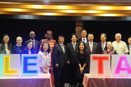 2018年3月28日行政院長賴清德出席2018年「台灣餐桌文化 倡求世界和平」系列工程啟動儀式。107.3.28IMG_0260　共2張