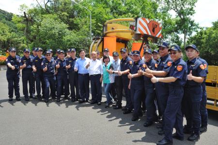 2019年6月28日行政院長蘇貞昌視察國道公路警察局員警執勤安全及緩撞設備防護措施S__26370105 　共3張