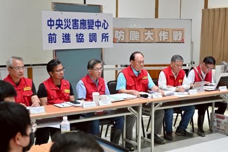 2025年10月17日中央災害應變中心前進協調所第46次工作會報後記者會 　共3張