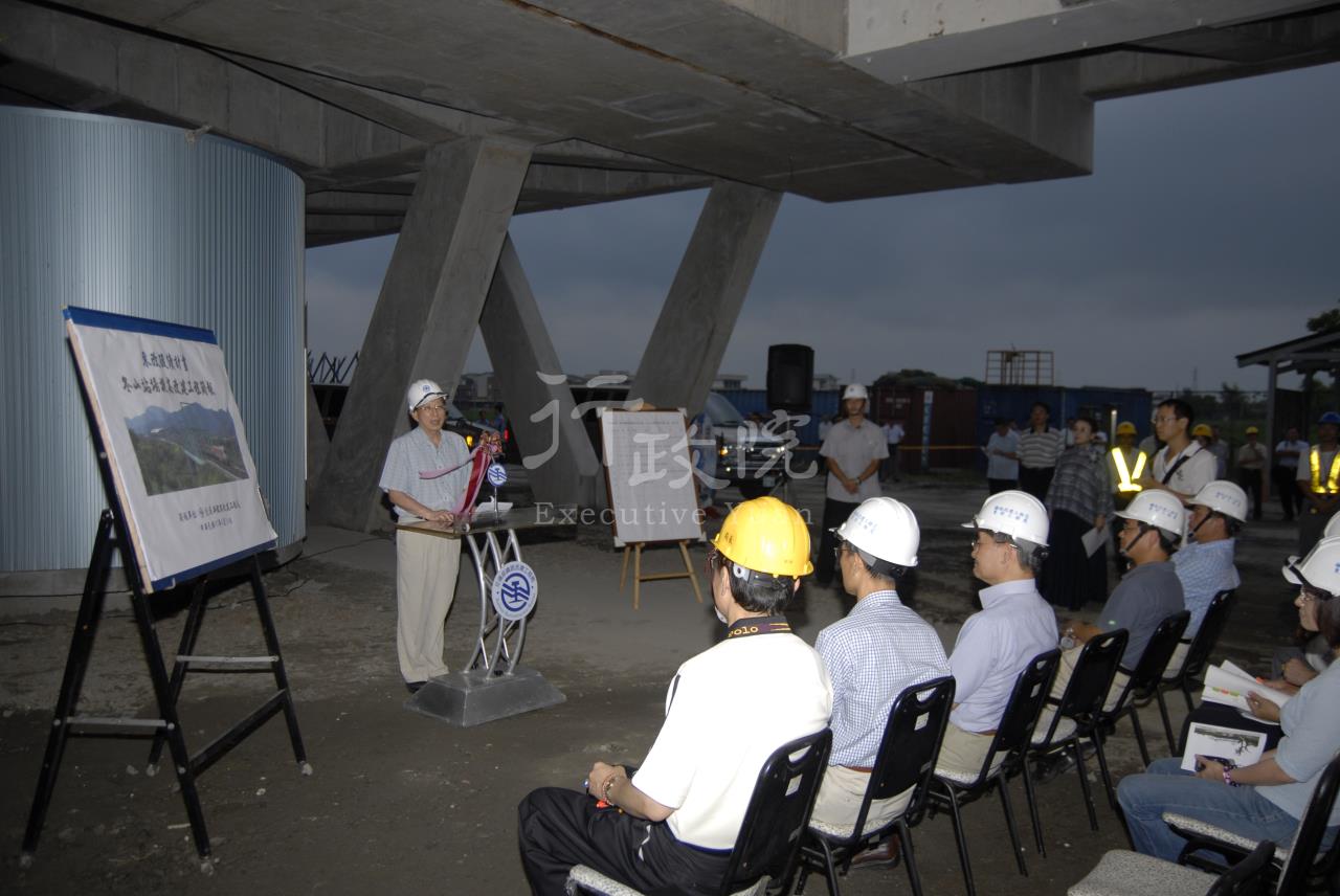 劉兆玄院長視察東部鐵路後續改善計畫－鐵路宜蘭縣東山站場提高改建工程 共2張 　共2張