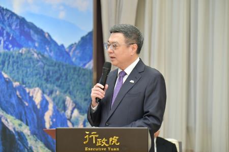 2024年10月16日行政院長卓榮泰接見歐洲經貿辦事處_EETO_谷力哲處長一行3　共7張