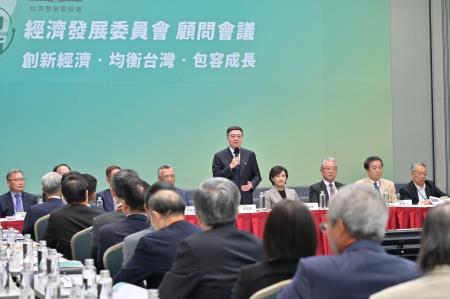 2024年9月3日行政院長卓榮泰出席「行政院經濟發展委員會」顧問會議開幕典禮　共10張