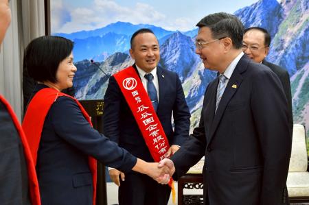 2025年10月29日行政院長卓榮泰接見第34屆國家磐石獎暨第27屆海外台商磐石獎得獎企業 　共4張