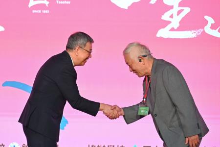 2023年9月25日_2行政院長陳建仁出席112年師鐸獎、教育奉獻獎及資深優良教師表揚大會 _9_.jpg