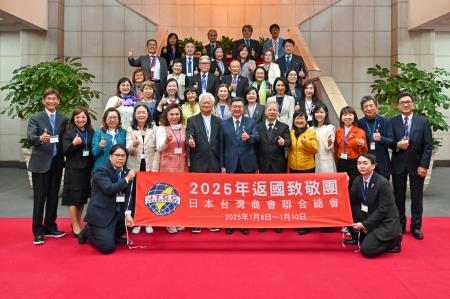 2025年1月8日行政院長卓榮泰接見「日本臺灣商會聯合總會回國訪問團」。　共8張