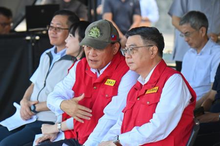 2026年9月17日行政院長卓榮泰出席115年國家防災日大規模震災救災動員演練_和平港運補演練　共10張