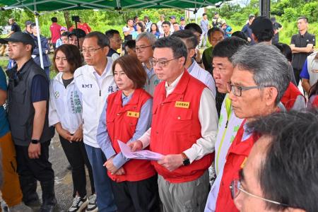 2026年6月27日行政院長卓榮泰視察屏東內埔鄉中林排水改善工程 　共12張