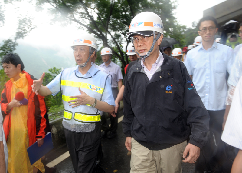 陳院長前往屏東三地門及台24線伊拉橋視察豪雨災情 　共1張