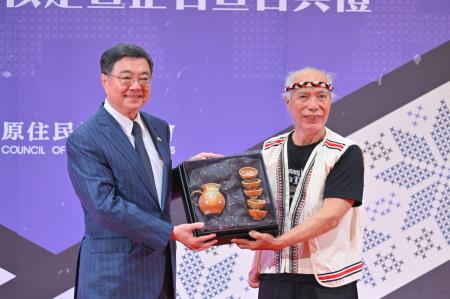 2026年7月30日行政院長卓榮泰出席「西拉雅族民族核定暨正名宣告典禮」 　共8張