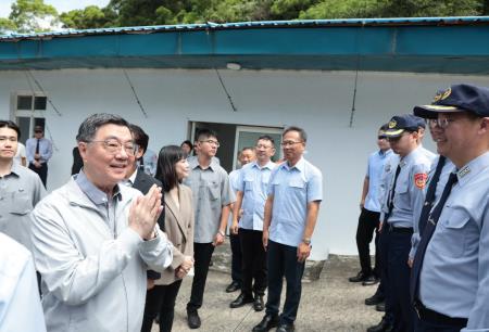 2026年9月18日行政院長卓榮泰視察海巡署第十一巡防區指揮部廳舍現況與整建計劃 　共6張