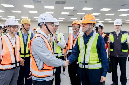 卓院長今(16)日視察中油觀塘接收站及台電大潭廠增建計畫照片 共12張_9 　共12張