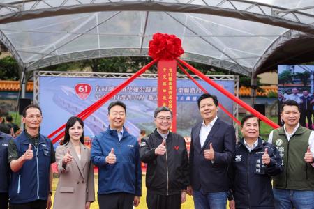 2025年11月22日行政院長卓榮泰出席「台61 線快速公路新北市-苗栗縣路段平交路口改善工程-新北段」動土祈福典禮 　共5張