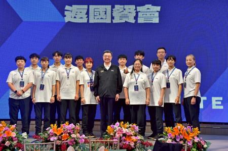 2025年7月31日行政院長卓榮泰出席2025年第32屆德國萊茵魯爾世界大學運動會代表團返國餐會 　共9張