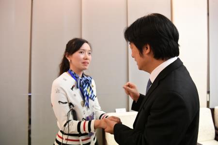 1071025行政院長賴清德接見「中華民國第56屆十大傑出青年」_S__884742 　共6張