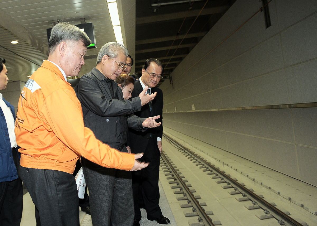 毛揆：高鐵南港站即將完工 有助系統運轉與服務　共3張