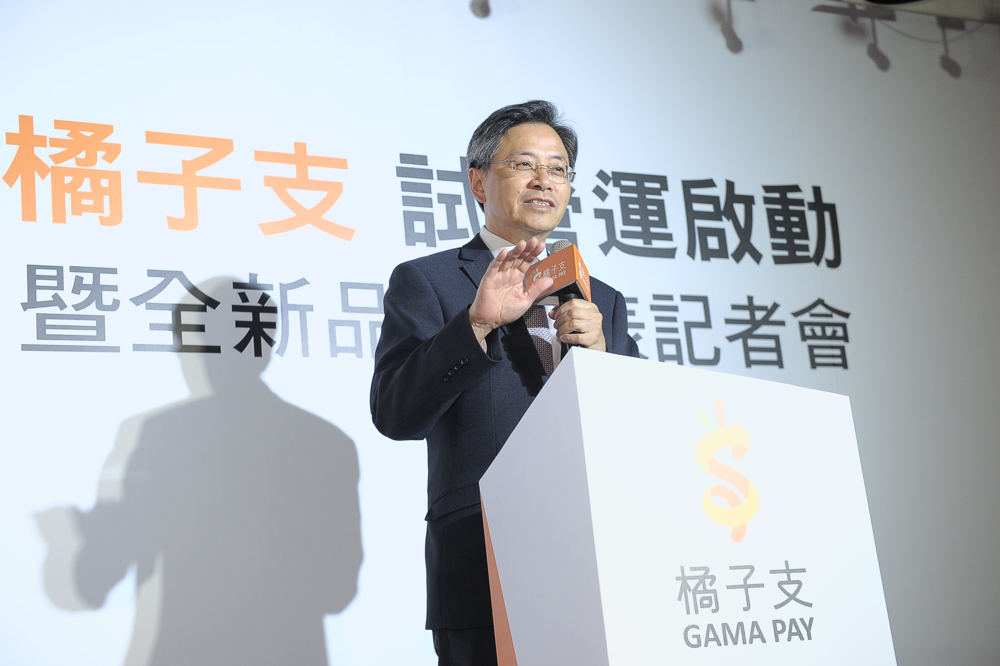張揆：見證產業界推展電子支付成果 期許帶動國內行動支付風氣 　共3張