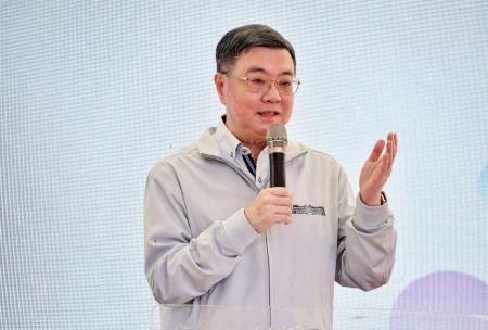 2025年9月21日行政院長卓榮泰出席「嘉義縣荷苞嶼綠色永續園區開幕嘉年華會」 　共7張