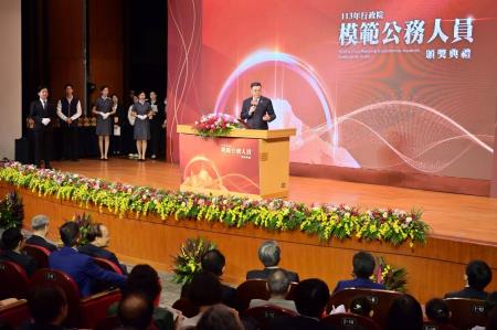 卓院長今(13)日出席113年行政院模範公務人員頒獎典禮照片 共9張　共10張