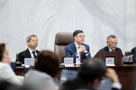 2025年7月22日行政院長卓榮泰主持行政院經濟發展委員會第2次顧問會議（創新經濟分組） 　共4張