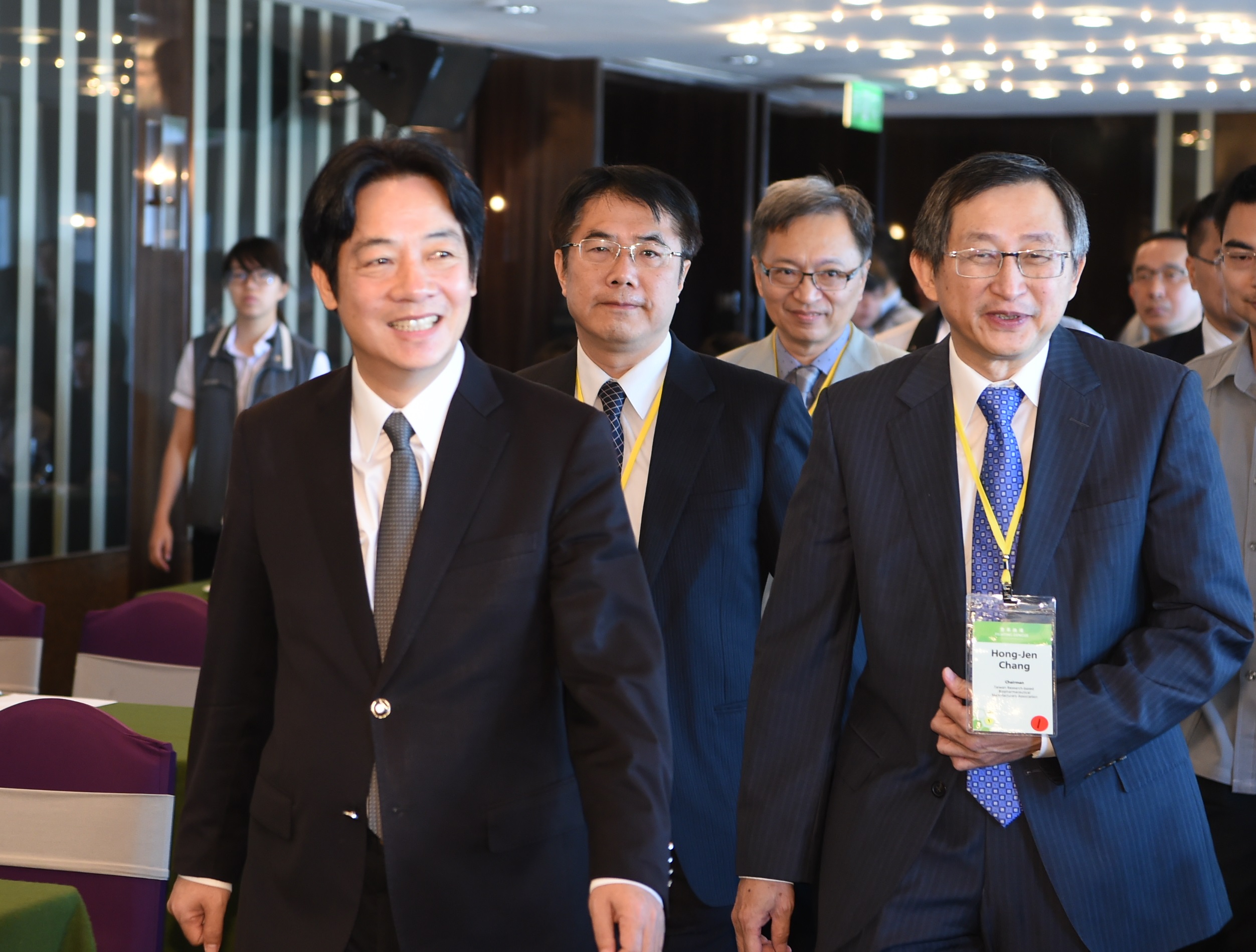 賴揆：積極推動疫苗研發　全力防治登革熱　共5張