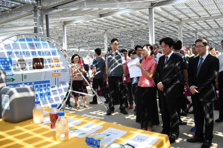 2018年6月1日行政院長賴清德參訪學甲筏子頭室內養殖結合太陽光電案場暨出席啟用儀式-2
