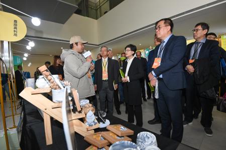 2025年1月22日行政院副院長鄭麗君出席「公民社會的淨零沙盒實驗－以科技力、社會力、網絡力構築淨零社會基盤」展示會暨論壇 　共7張