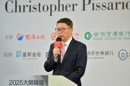 卓院長今(20)日出席「經濟日報2025大師論壇」照片 共6張_2 　共6張