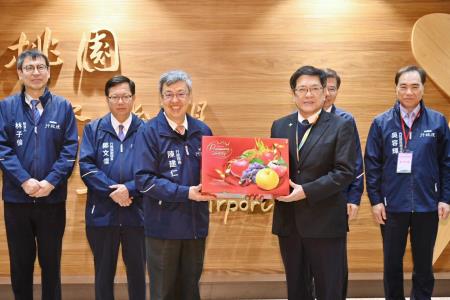 陳院長今(6)日視察113年春節連假桃園機場疏運辦理情形照片_17 共19張　共32張