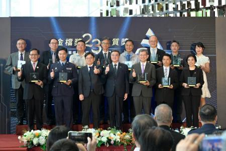 2026年9月7日行政院長卓榮泰出席第23屆機關檔案管理金檔獎暨金質獎頒獎典禮 　共7張