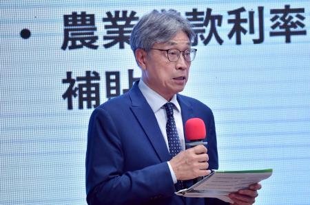 2025年4月4日行政院長卓榮泰出席「因應美國關稅 我國出口供應鏈支持方案」記者會 　共11張