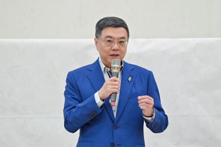 2025年4月19日行政院長卓榮泰出席新北場次產業座談會_1　共10張