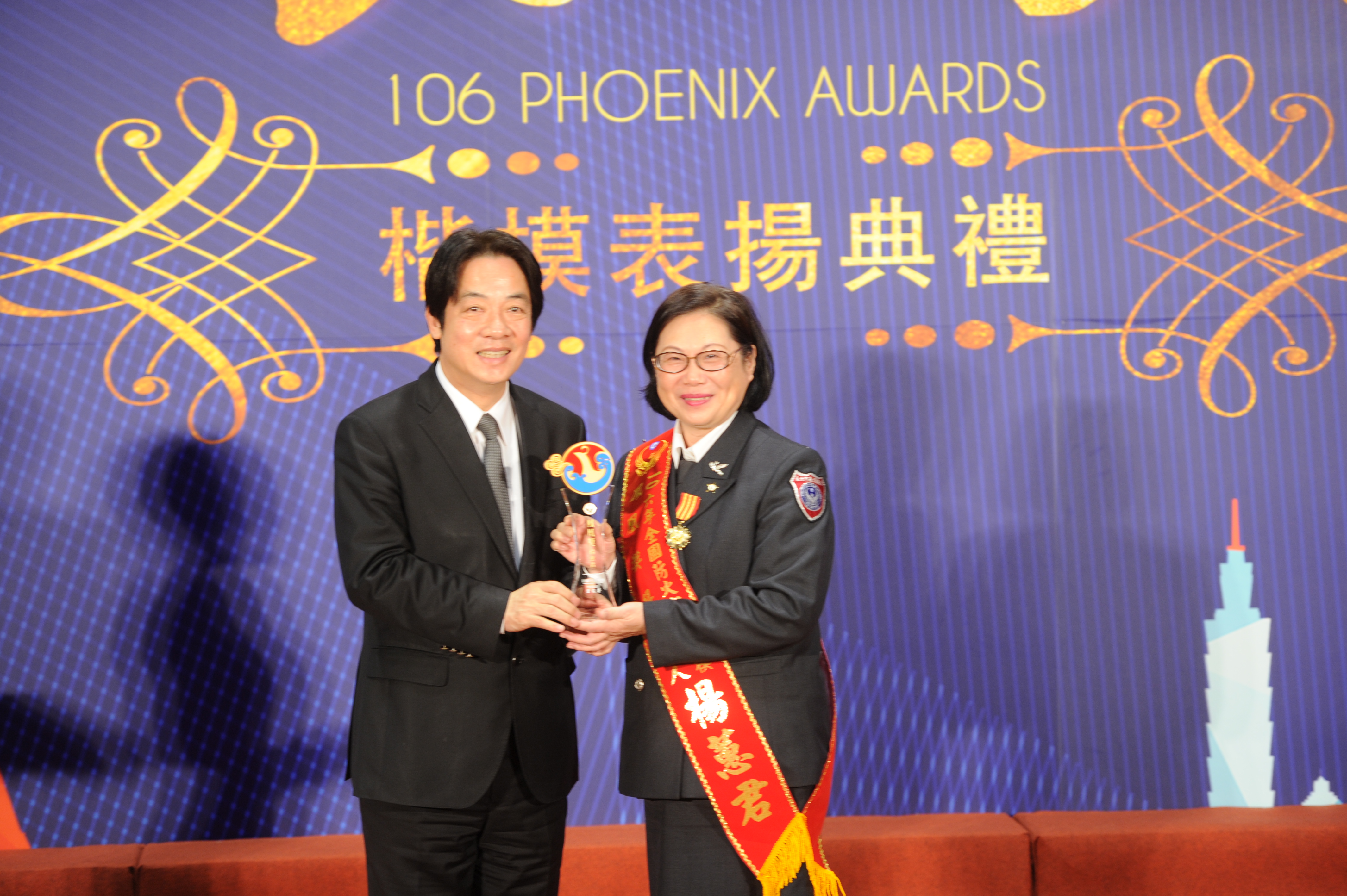表揚106年度鳳凰獎楷模 賴揆：充足消防人力，支持消防設備更新與訓練　共4張