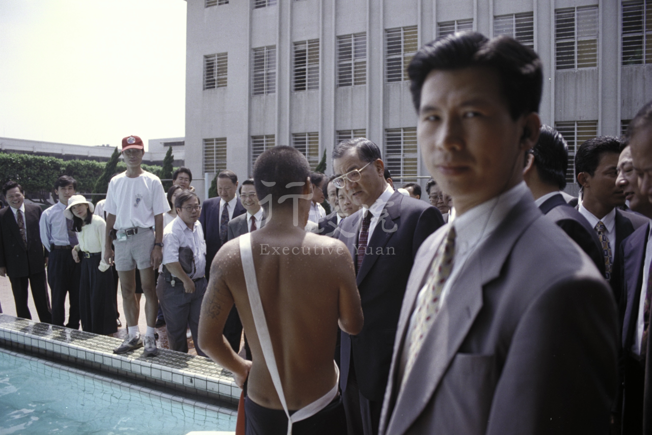 1996年9月20日連戰副總統兼行政院長視察新竹少年監獄 共1張 　共1張