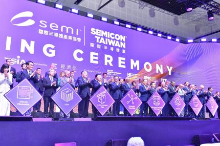 2026年9月2日行政院長卓榮泰出席「SEMICON Taiwan 2026國際半導體展」開幕典禮　共8張