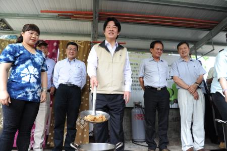 參訪客家文物館體驗染布