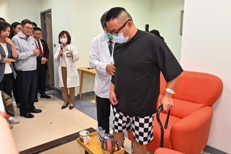 2026年8月23日行政院長卓榮泰出席「健保復健病房試辦計畫觀摩記者會」 　共7張