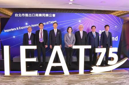 2023年6月12日行政院副院長鄭文燦出席「2023全球經貿論壇」　共4張