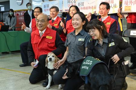 2023年1月3日行政院長蘇貞昌視察「臺北郵件處理中心國際郵包動物檢疫強化措施」