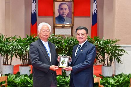 2025年1月8日行政院長卓榮泰接見「日本臺灣商會聯合總會回國訪問團」。　共8張
