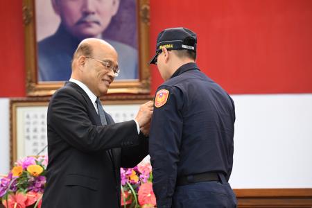 2019年6月14日行政院長蘇貞昌出席108年警察節慶祝大會_2　共4張