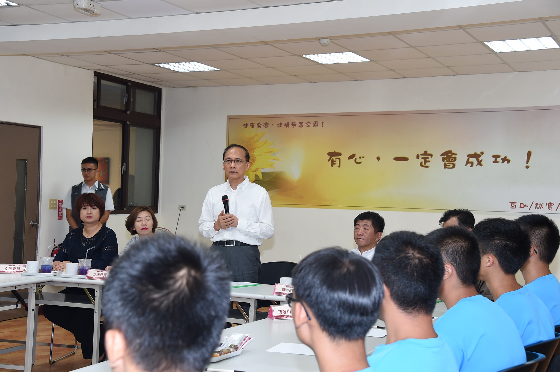 林揆：政府與民間合作推動反毒  建立毒品戒治世界典範