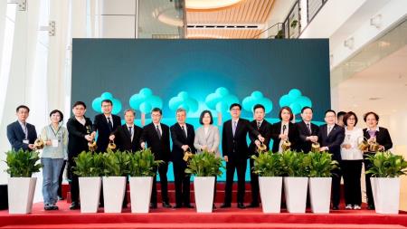 2023年8月7日行政院長陳建仁出席臺灣碳權交易所開幕揭牌典禮。